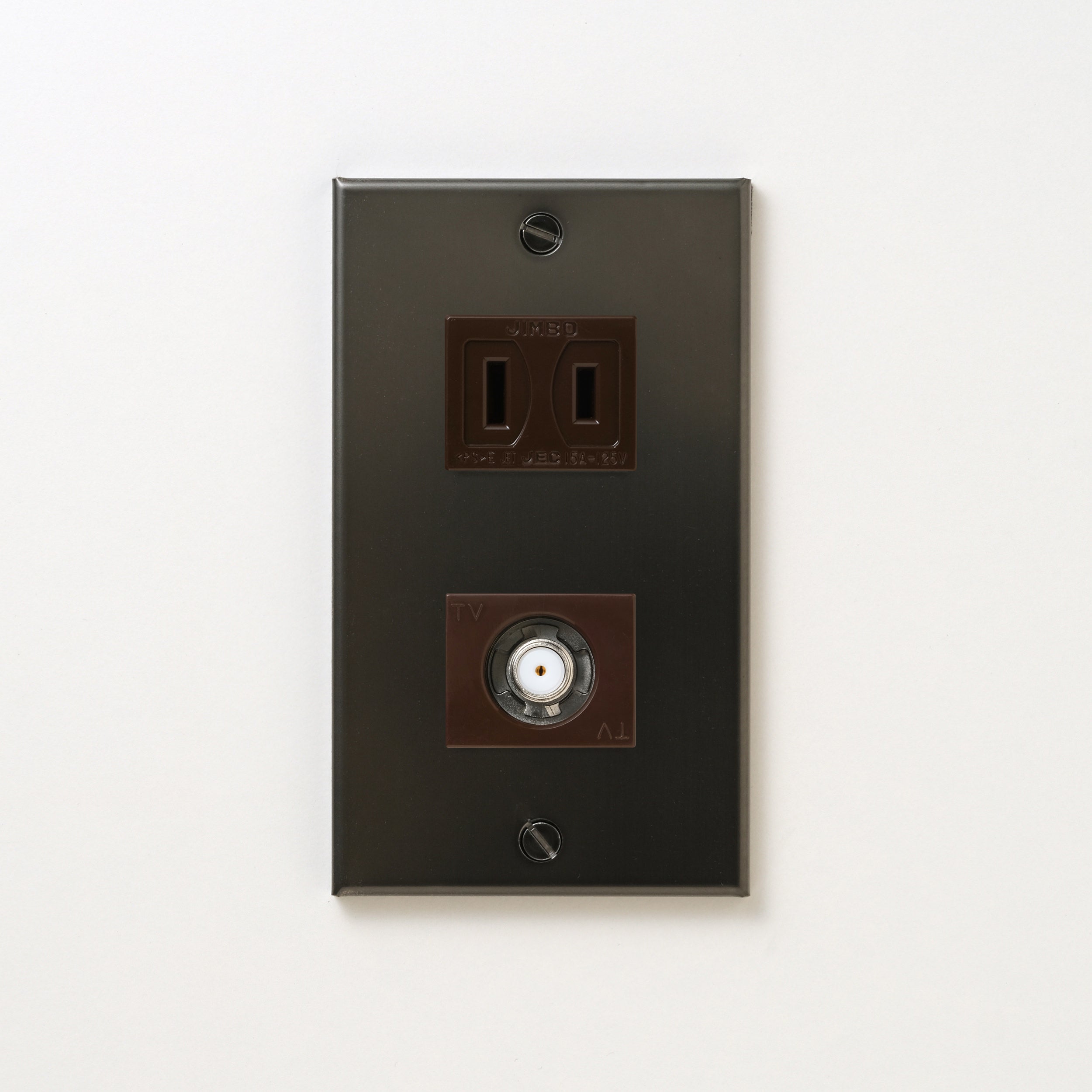 ステンレス（マットブラック）プレート<br>+ NK 新4K8K衛星放送対応 埋込小型高シールドテレビ端子 チョコ <br>+ NK 埋込コンセント チョコ