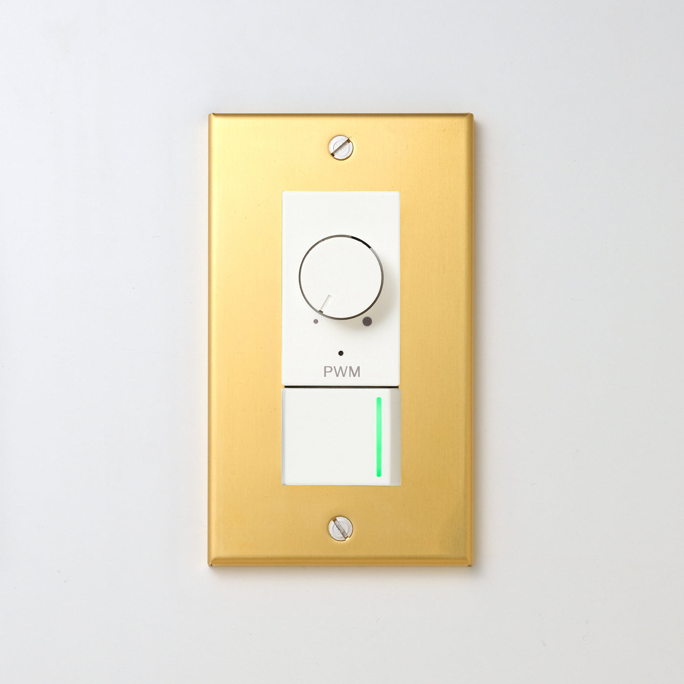 真鍮（素地） プレート <br>+ NK PWM制御方式(1ch)ライトコントロール＋片切、3路ガイドランプ（グリーン）スイッチ　 ホワイト