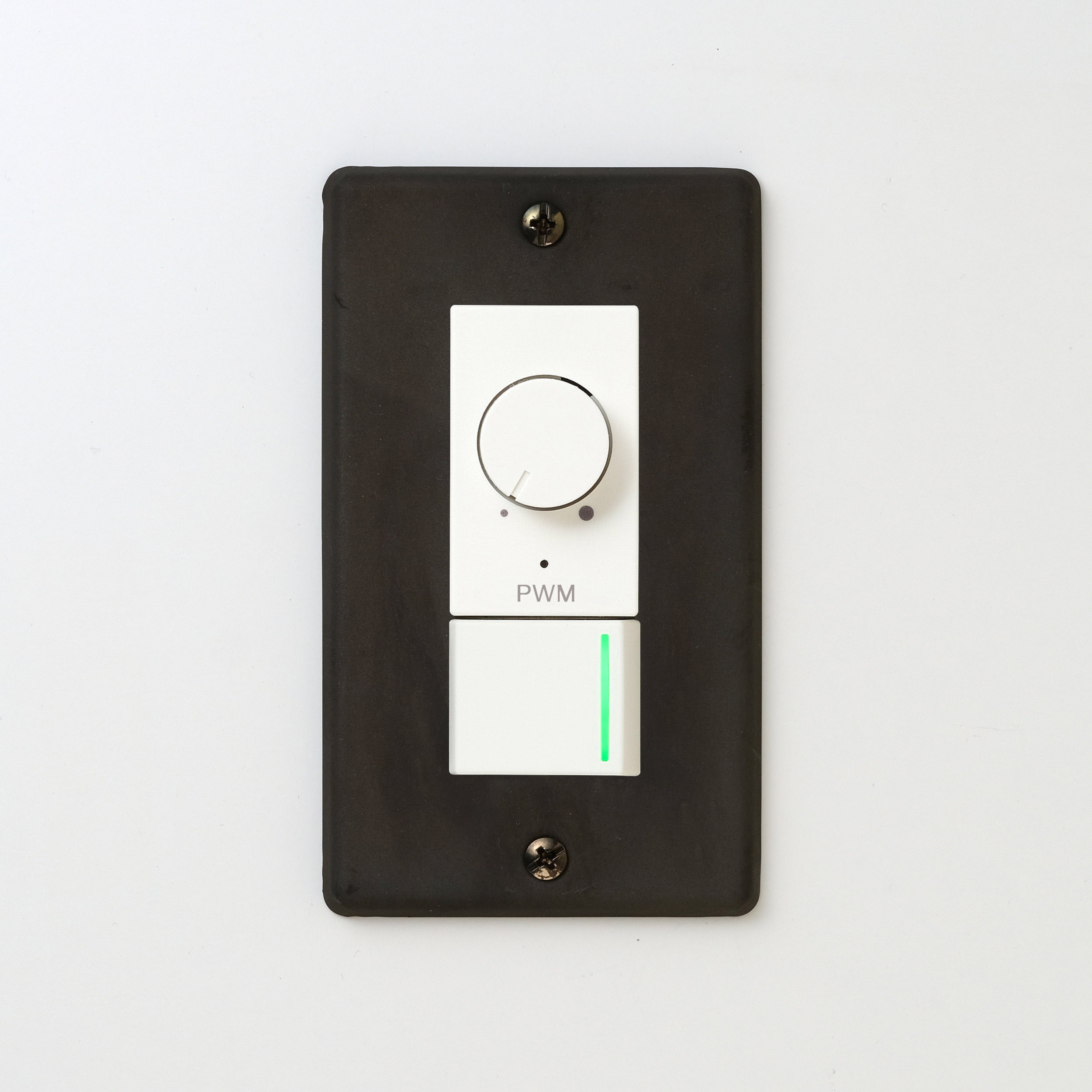 ステンレス（黒染）プレート <br>+ NK PWM制御方式(1ch)ライトコントロール＋片切、3路ガイドランプ（グリーン）スイッチ　 ホワイト