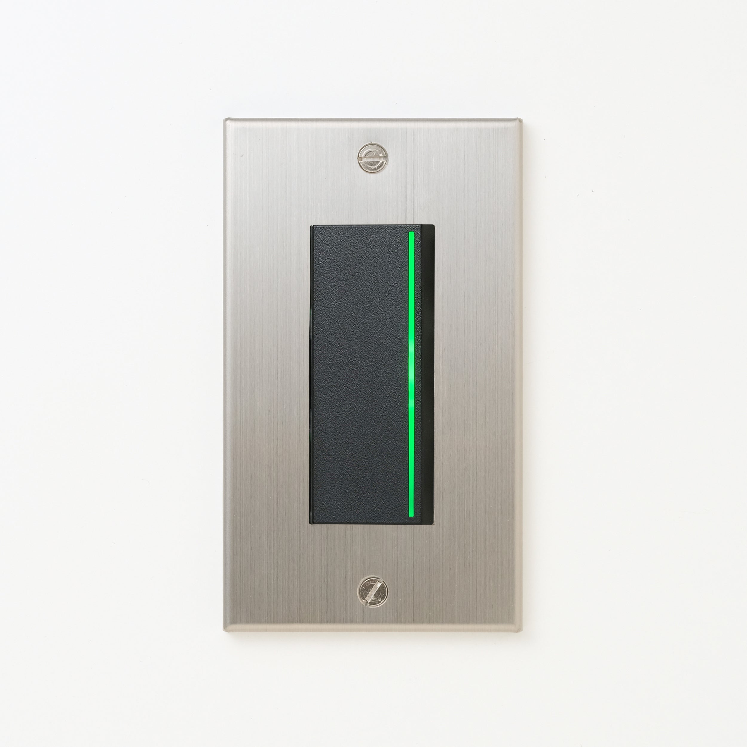 ステンレス（ヘアライン） プレート <br>+ NK 片切、3路ガイドランプ（グリーン）付スイッチシングル  ブラック