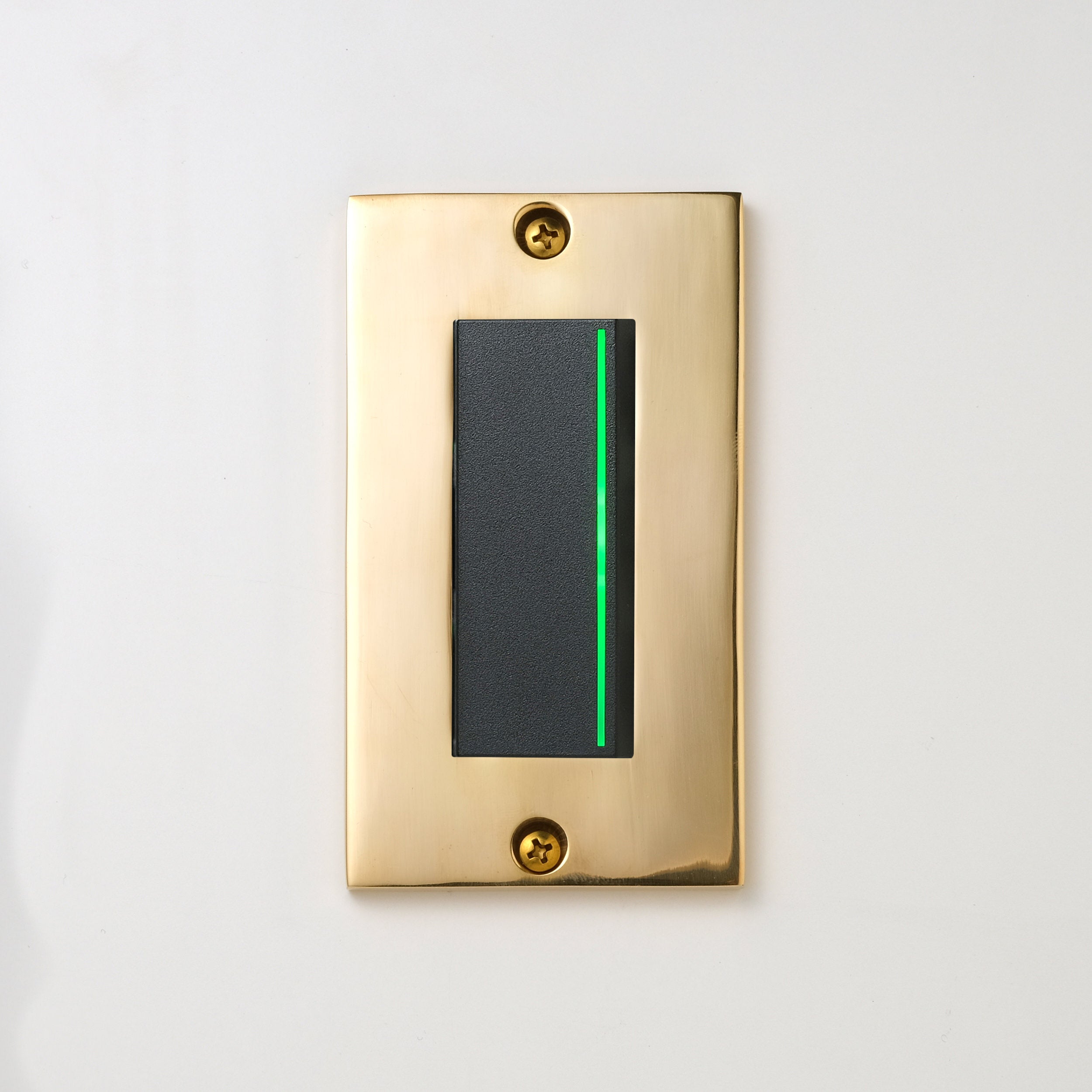 真鍮砂型鋳造（磨き）プレート <br>+ NK 片切、3路ガイドランプ（グリーン）付スイッチシングル  ブラック