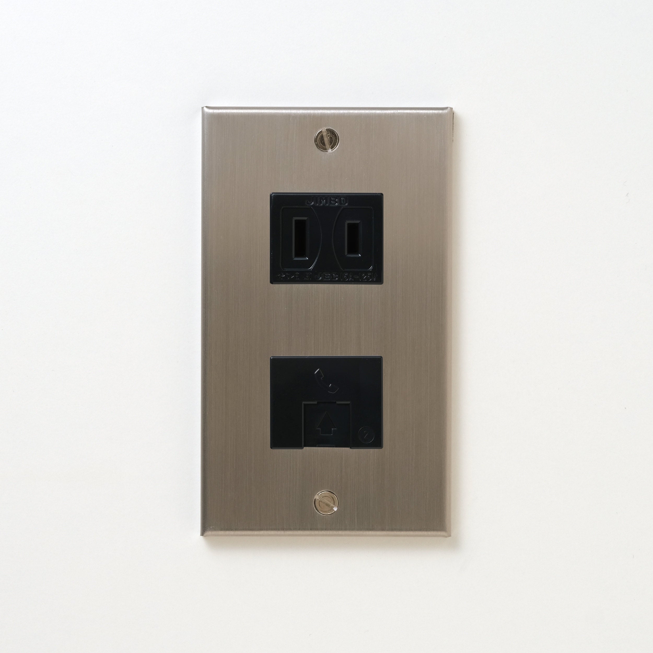 ステンレス（ヘアライン） プレート<br>+ NK 埋込モジュラジャック6極2心 ブラック <br>+ NK 埋込コンセント ブラック