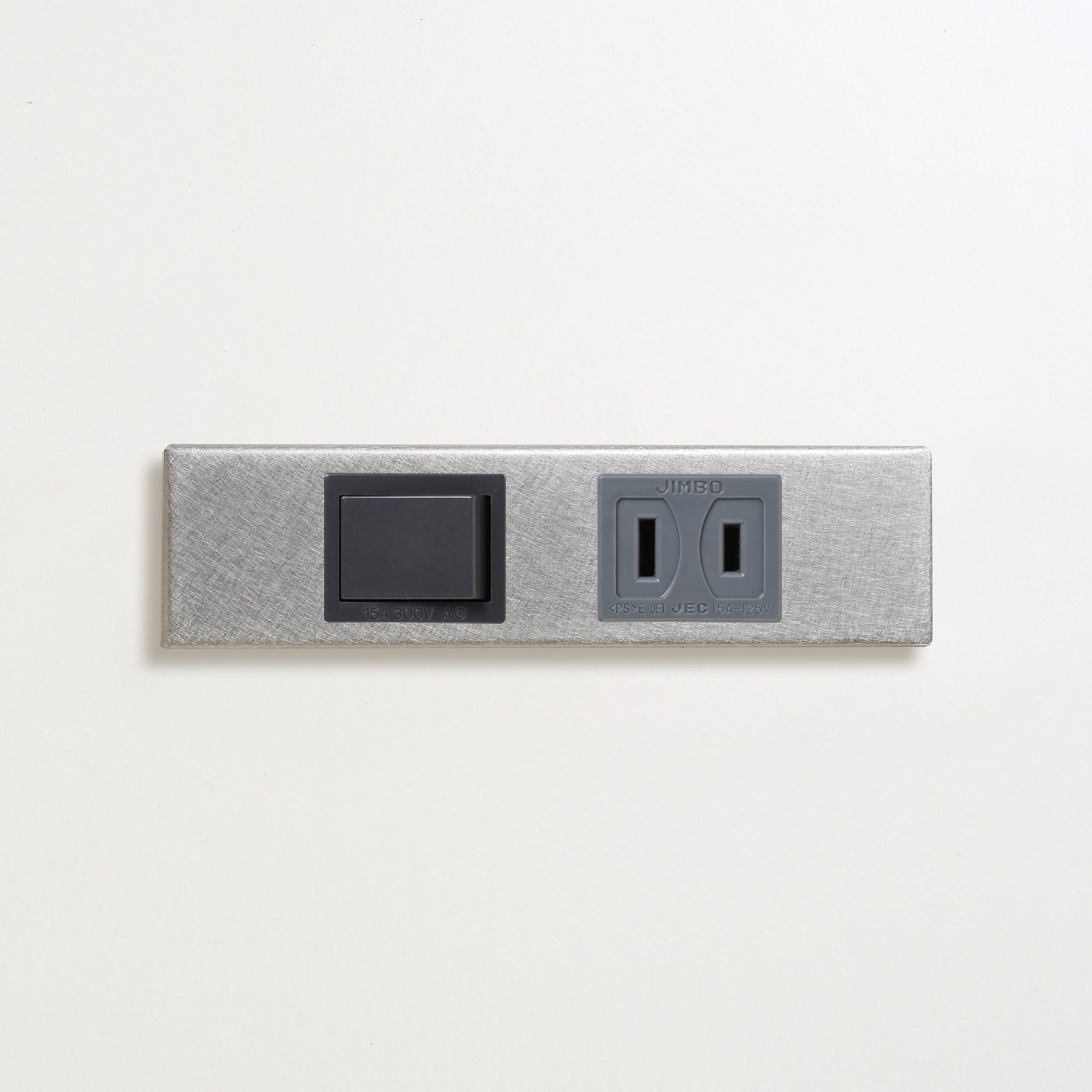 ステンレス（バイブレーション）家具用プレート<br>+ パナソニック 埋込スイッチ シングル グレー <br>+ NK 埋込コンセント グレー