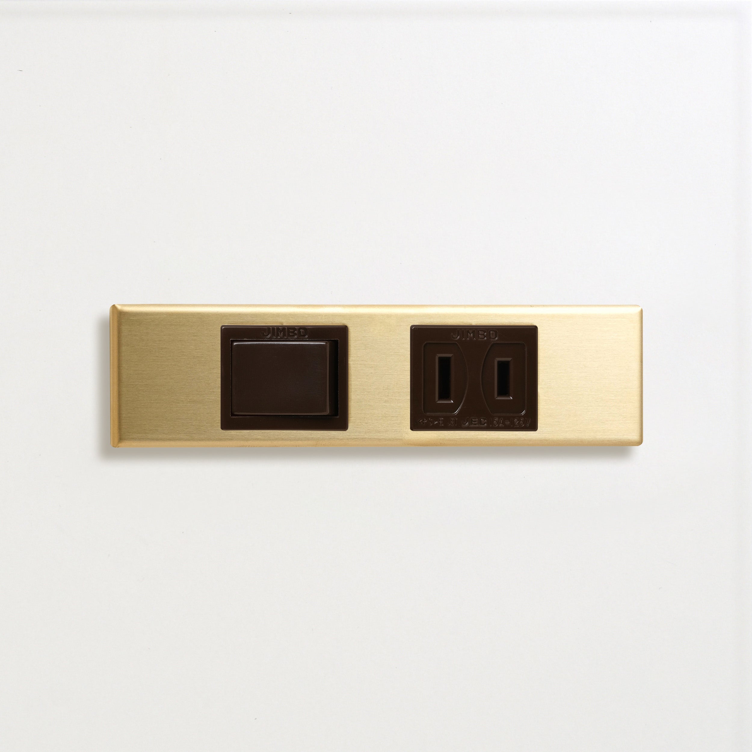 真鍮（素地） 家具用プレート<br>+ NK対応 埋込スイッチ シングル チョコ <br>+ NK 埋込コンセント チョコ