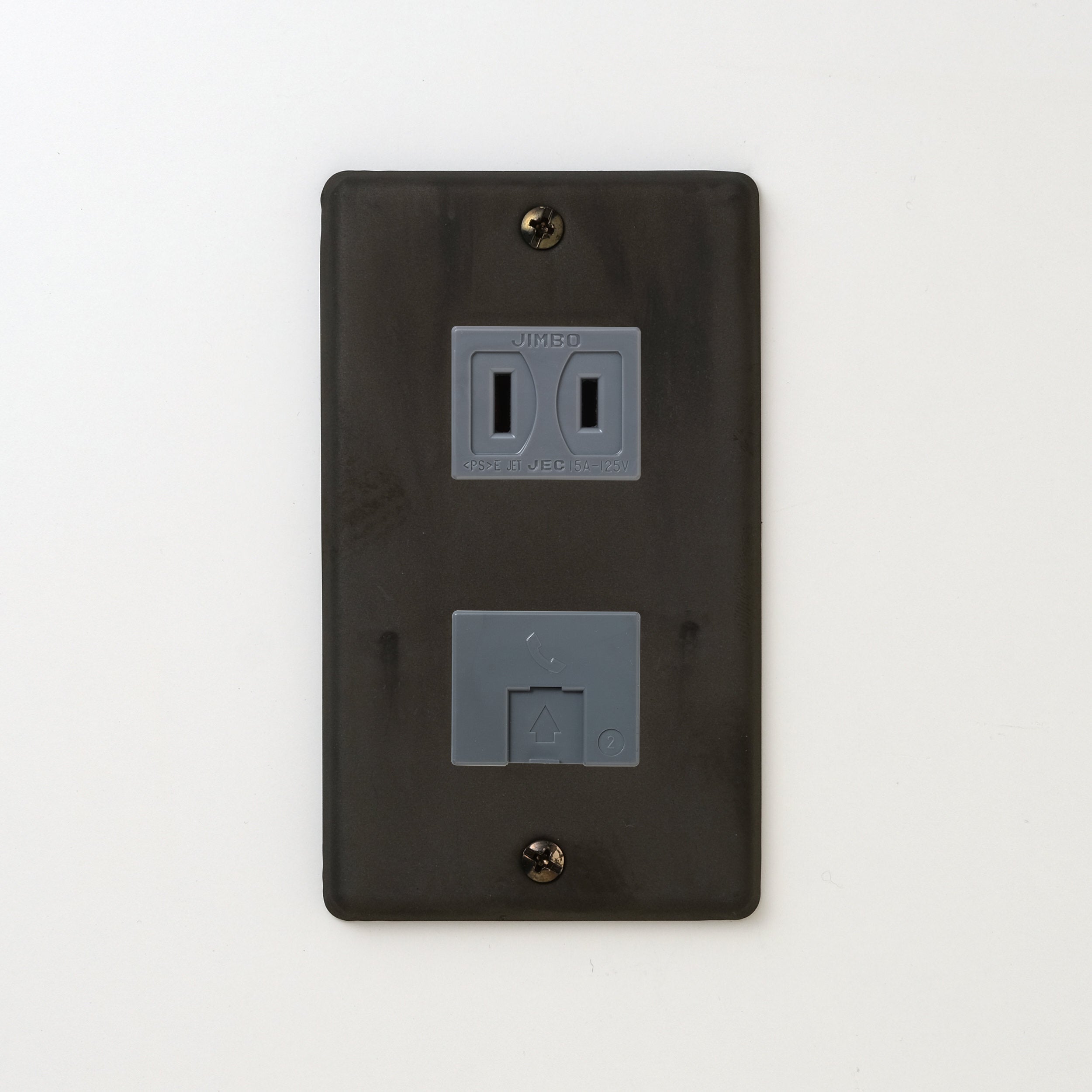 ステンレス（黒染）プレート<br>+ NK 埋込モジュラジャック6極2心 グレー <br>+ NK 埋込コンセント グレー