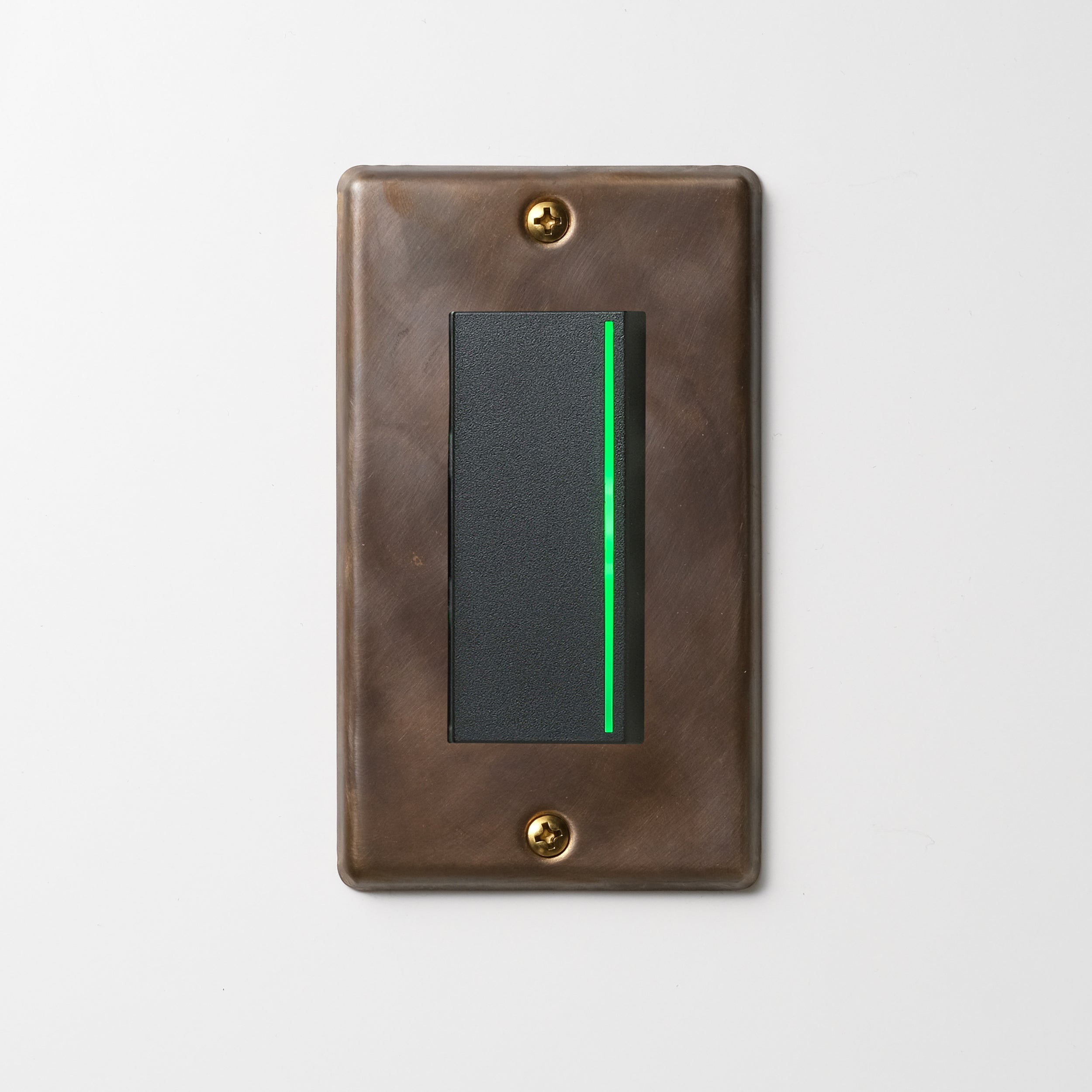 真鍮（燻し） プレート <br>+ NK 片切、3路ガイドランプ（グリーン）付スイッチシングル  ブラック