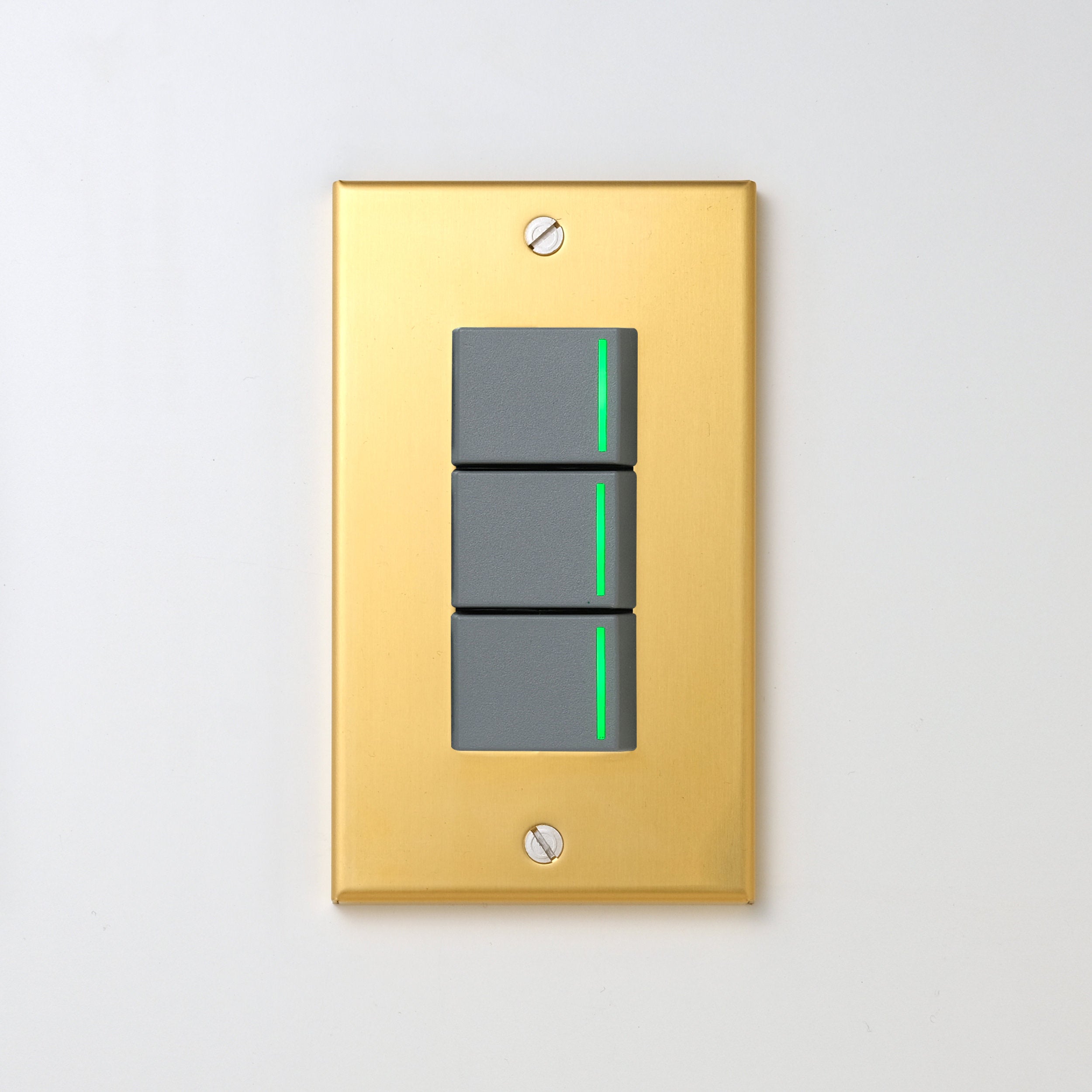 真鍮（素地） プレート <br>+ NK 片切、3路ガイドランプ（グリーン）スイッチトリプル  グレー