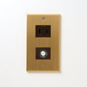 真鍮（ヘアライン） プレート<br>+ NK 新4K8K衛星放送対応 埋込小型高シールドテレビ端子 チョコ <br>+ NK 埋込コンセント チョコ