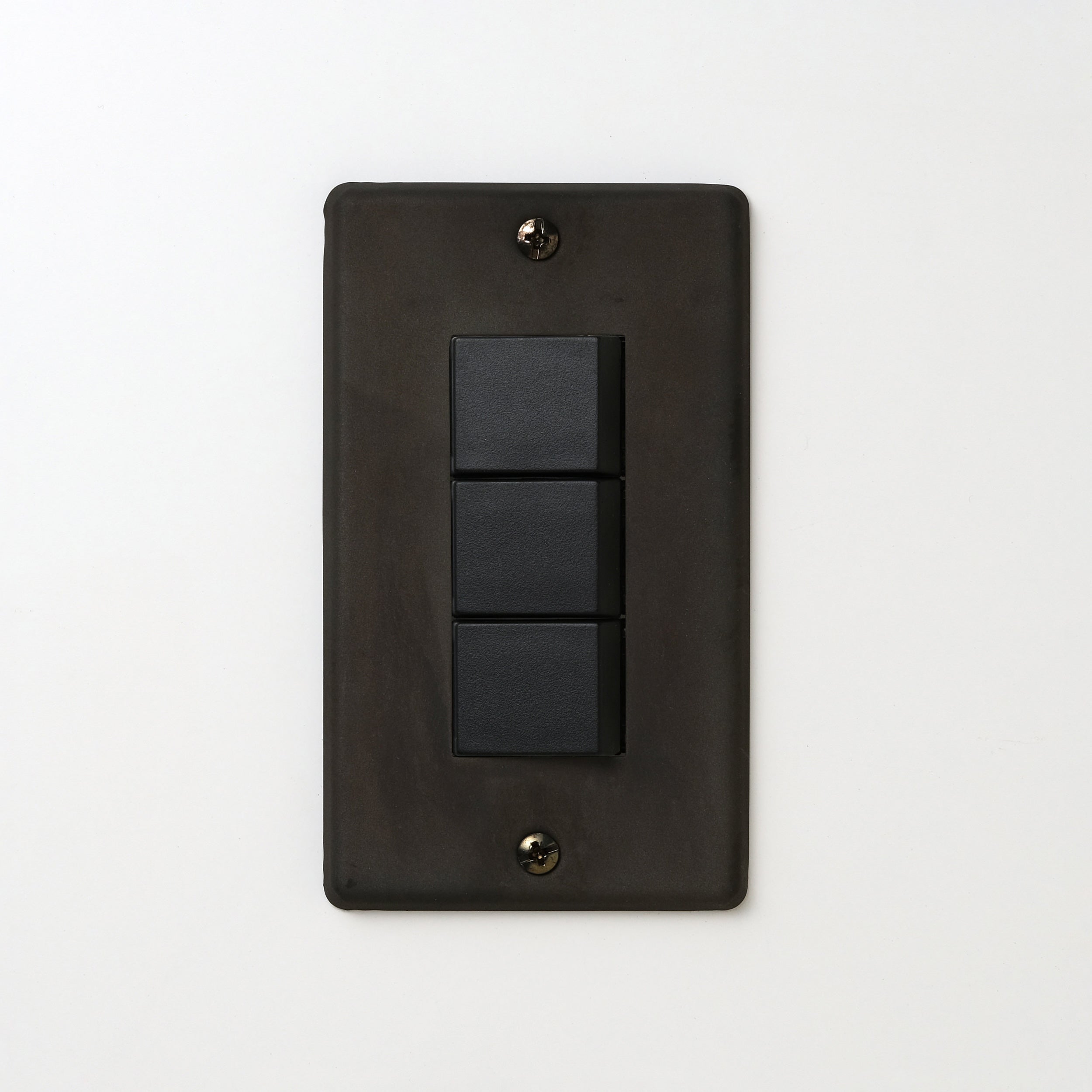 ステンレス（黒染）プレート <br>+ NK スイッチトリプル ブラック