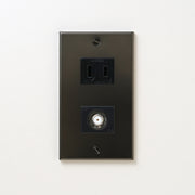 ステンレス（マットブラック）プレート<br>+ NK 新4K8K衛星放送対応 埋込小型高シールドテレビ端子 ブラック <br>+ NK 埋込コンセント ブラック