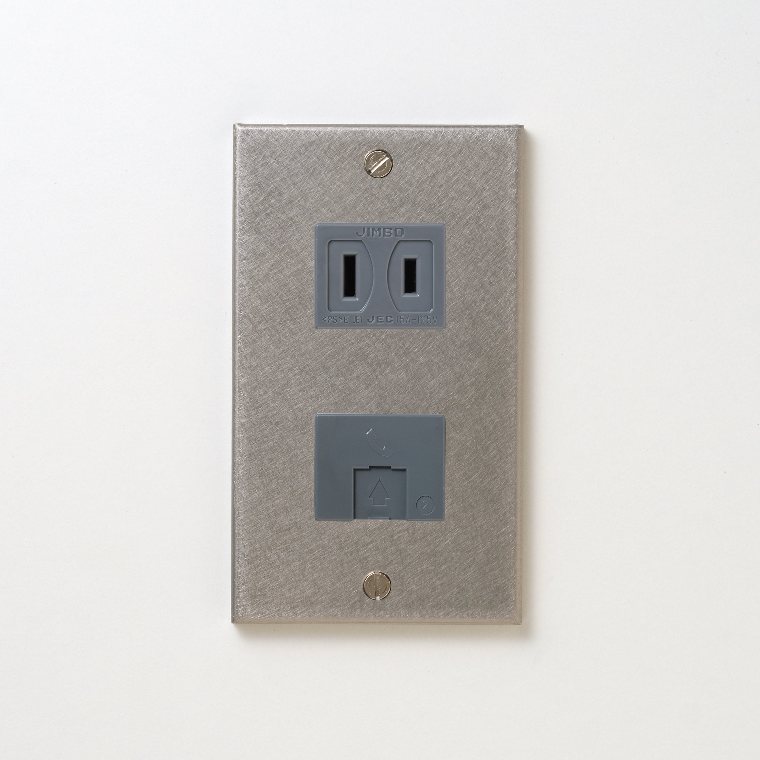 ステンレス（バイブレーション）プレート<br>+ NK 埋込モジュラジャック6極2心 グレー <br>+ NK 埋込コンセント グレー