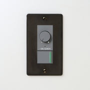 ステンレス（黒染）プレート <br>+ NK 正位相制御方式ライトコントロール＋片切、3路ガイドランプ（グリーン）スイッチ　 グレー