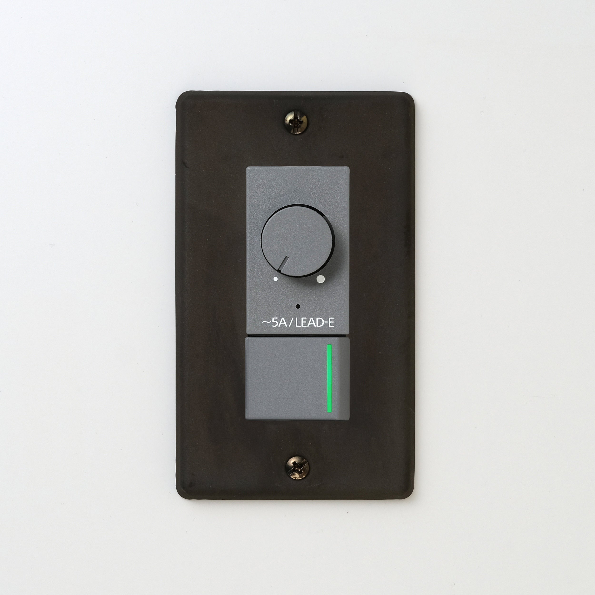 ステンレス（黒染）プレート <br>+ NK 正位相制御方式ライトコントロール＋片切、3路ガイドランプ（グリーン）スイッチ　 グレー