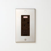 ステンレス素地 プレート <br>+ NK 埋込アースターミナル付接地15A、20Aコンセント 250V　チョコ