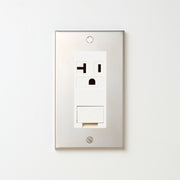 ステンレス素地 プレート <br>+ NK 埋込アースターミナル付接地15A、20Aコンセント 125V　ホワイト