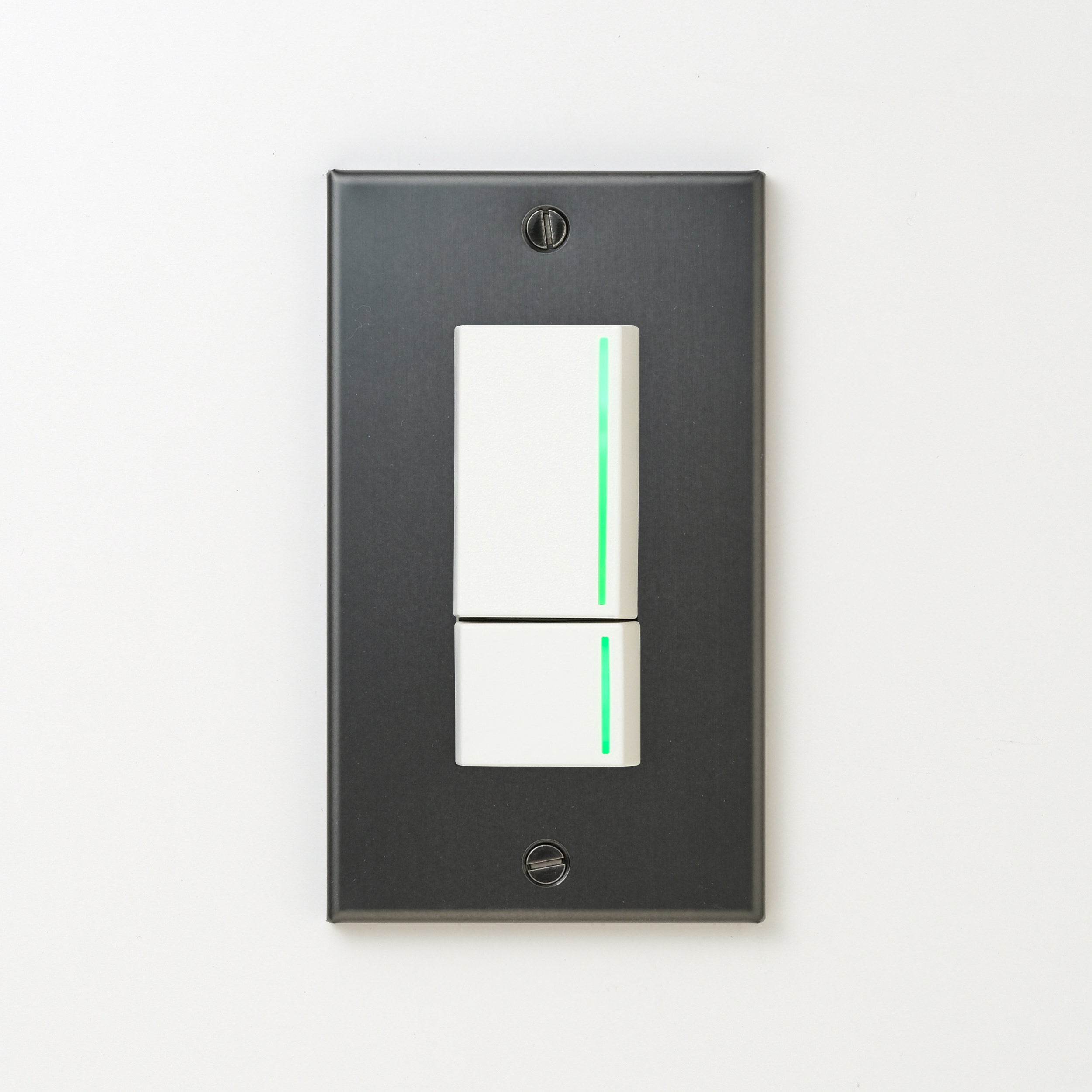 ステンレス（マットブラック）プレート <br>+ NK 片切、3路ガイドランプ（グリーン）スイッチダブル（上段大）  ホワイト