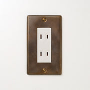 真鍮（燻し） プレート <br>+ NK ダブルコンセント ホワイト