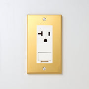 真鍮（素地） プレート <br>+ NK 埋込アースターミナル付接地15A、20Aコンセント 125V　ホワイト