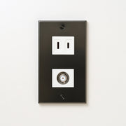 ステンレス（マットブラック）プレート<br>+ NK 新4K8K衛星放送対応 埋込小型高シールドテレビ端子 ホワイト <br>+ NK 埋込コンセント ホワイト