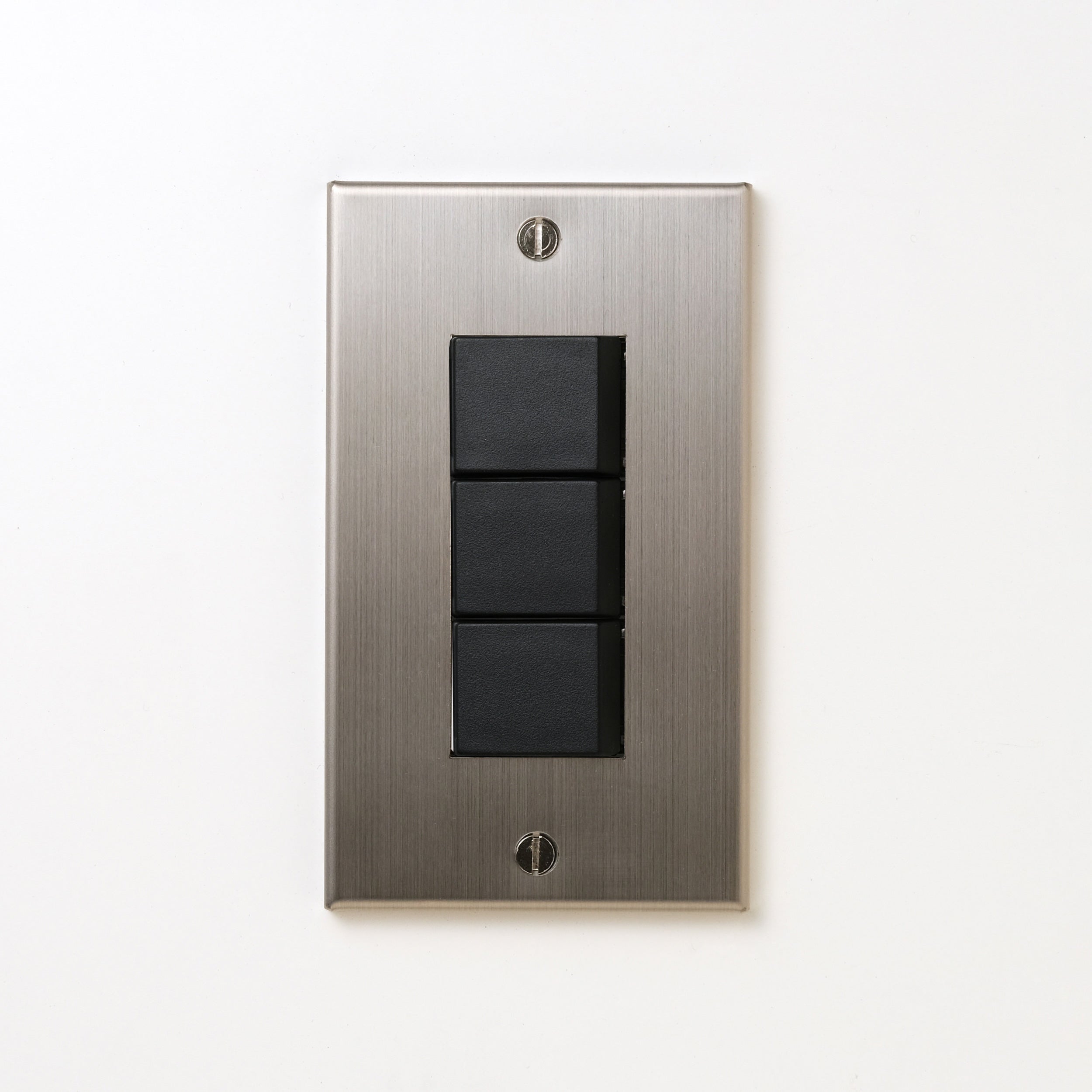 ステンレス（ヘアライン） プレート <br>+ NK スイッチトリプル ブラック