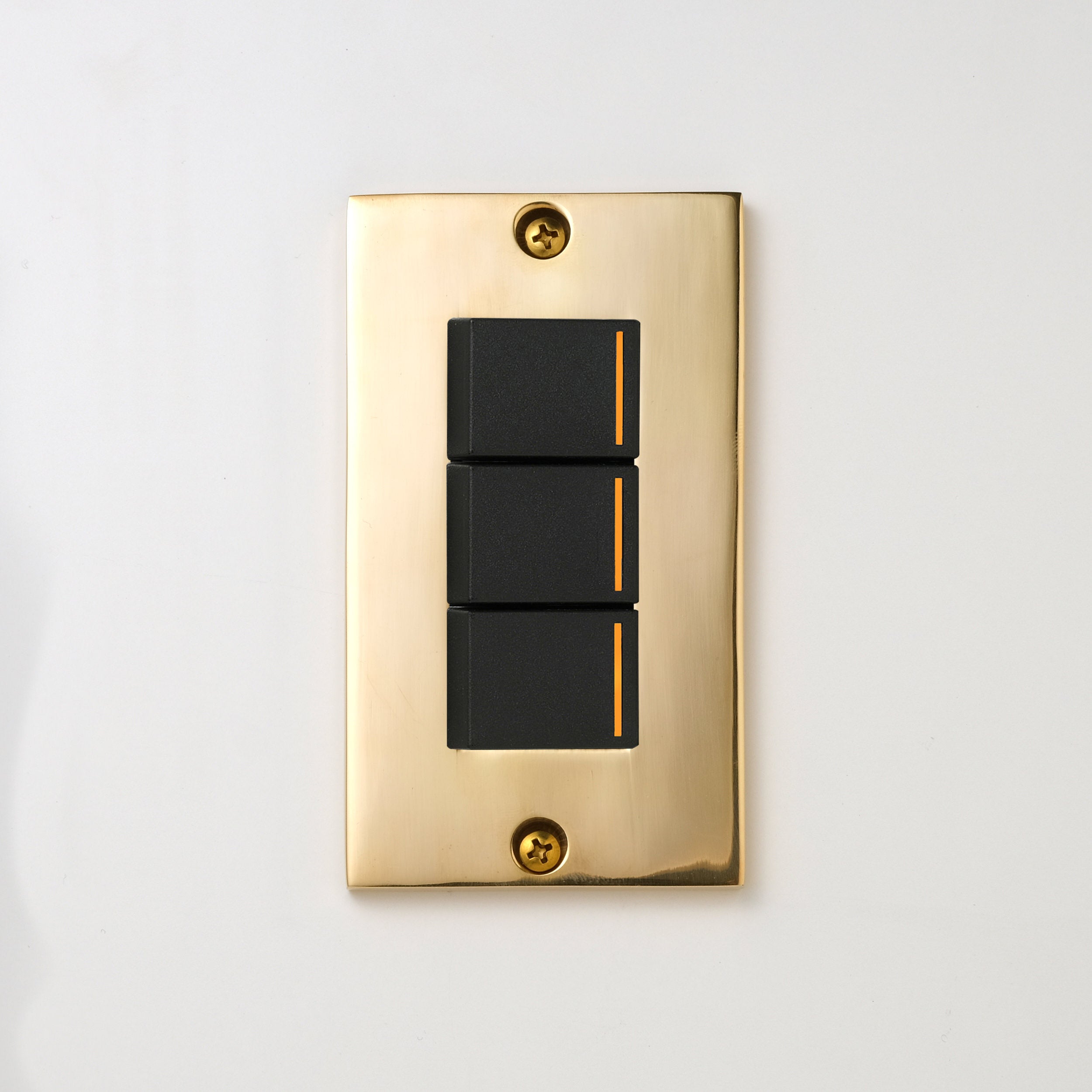 真鍮砂型鋳造（磨き）プレート <br>+ NK 片切、3路チェックランプ（オレンジ）スイッチトリプル  ブラック