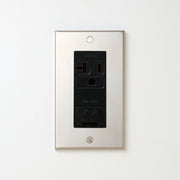 ステンレス素地 プレート <br>+ NK 埋込アースターミナル付接地15A、20Aコンセント 125V　ブラック