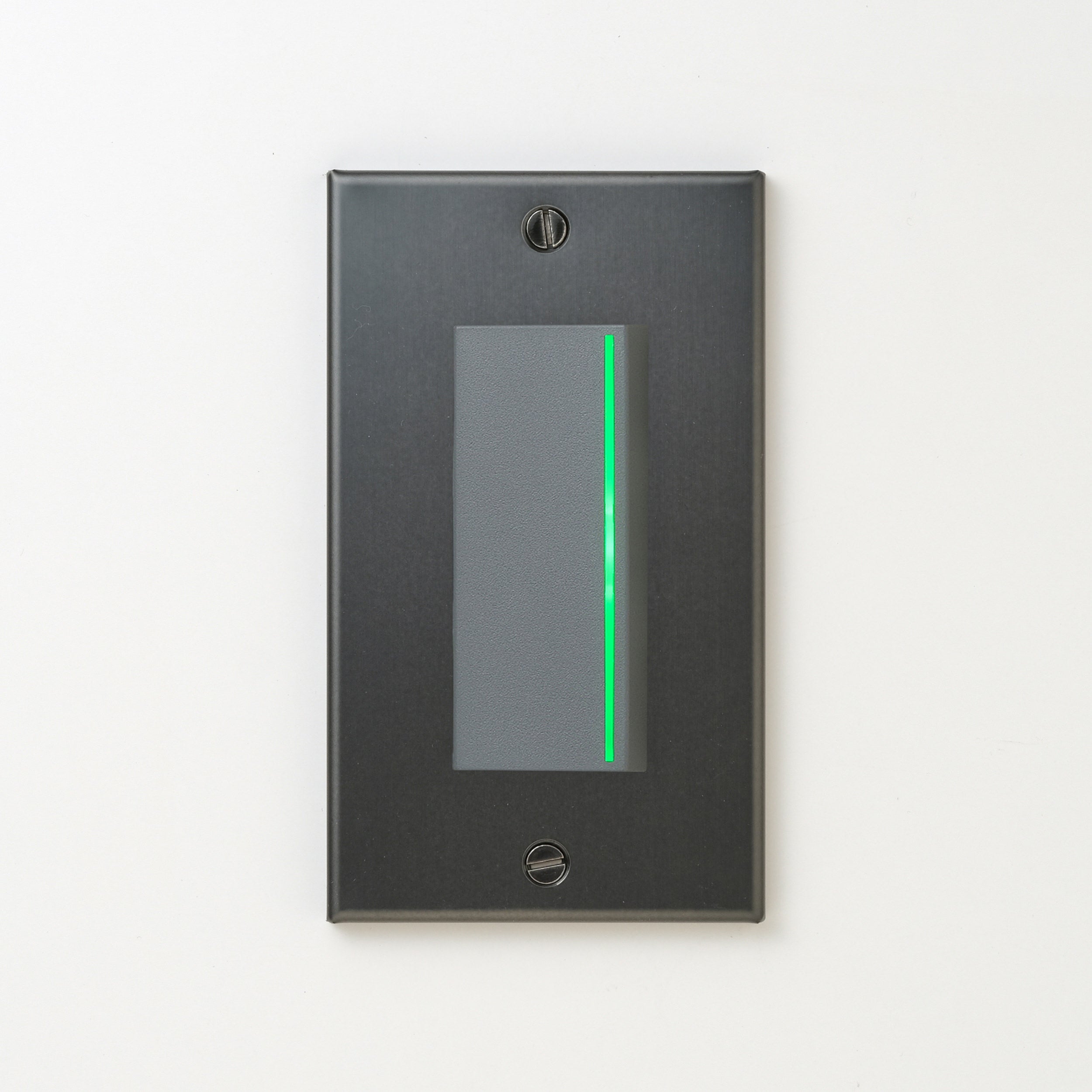 マットブラック プレート１連３口用 + NKシリーズ　片切、3路ガイドランプ（グリーン）付スイッチシングル １連３口用 グレー