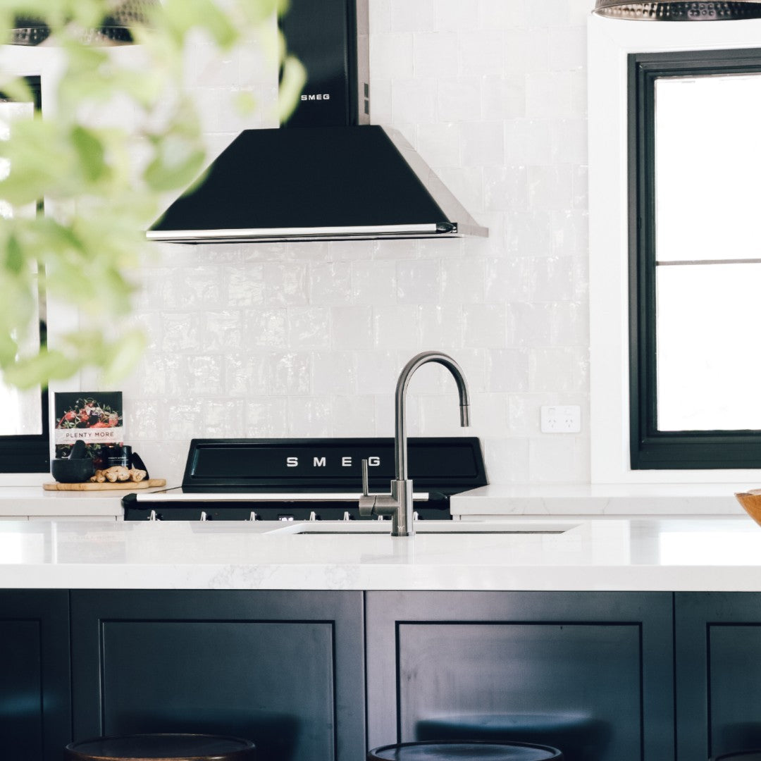 エリシアン・台付1穴 キッチン用混合水栓　ハンドシャワータイプ ガンメタル