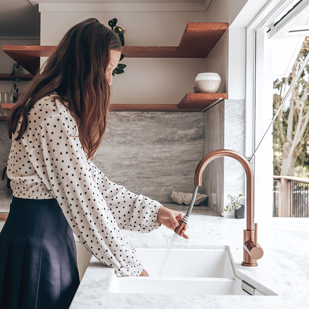 エリシアン・台付1穴 キッチン用混合水栓　ハンドシャワータイプ 銅