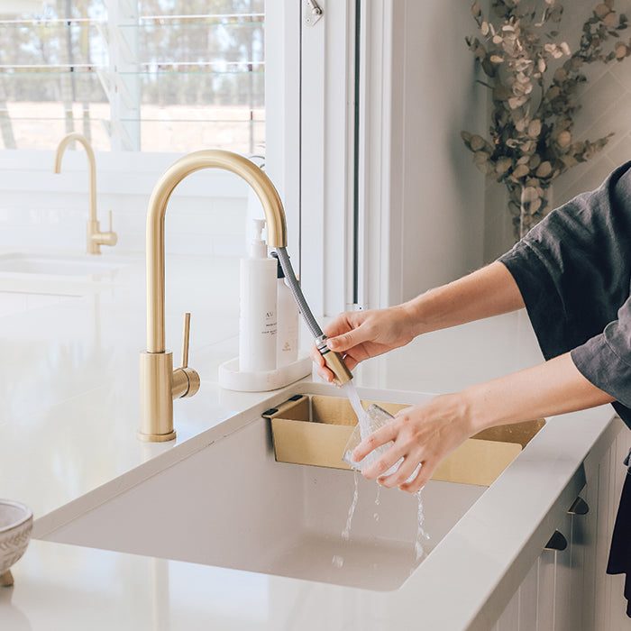 エリシアン・台付1穴 キッチン用混合水栓　ハンドシャワータイプ 真鍮