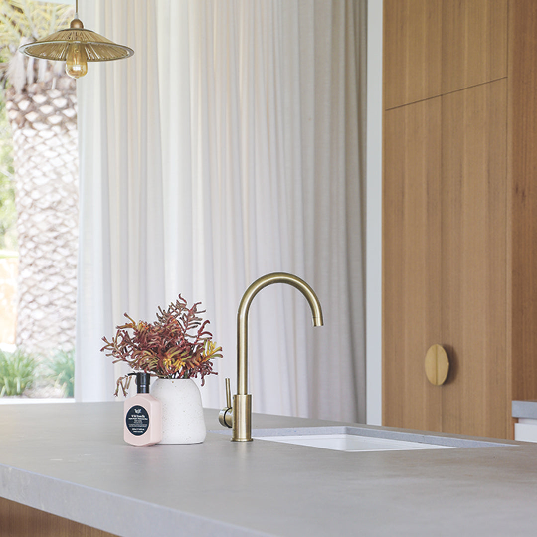 エリシアン・台付1穴 キッチン用混合水栓 真鍮