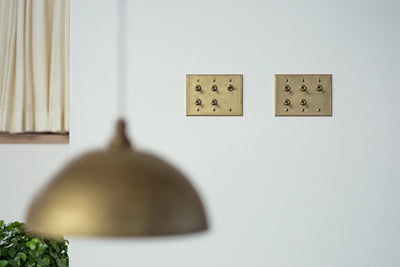 フタガミ スイッチ 真鍮 ３連 ３トグル + LED調光器（左）＋白熱灯調光器（右）