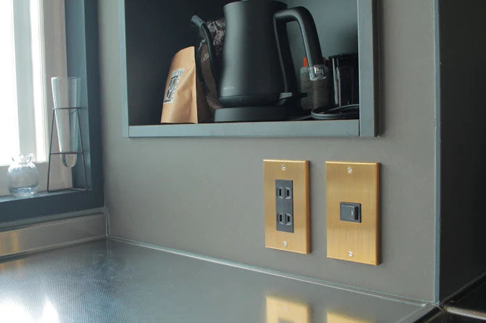 コンセンティック 真鍮ヘアライン プレート１連２口用 