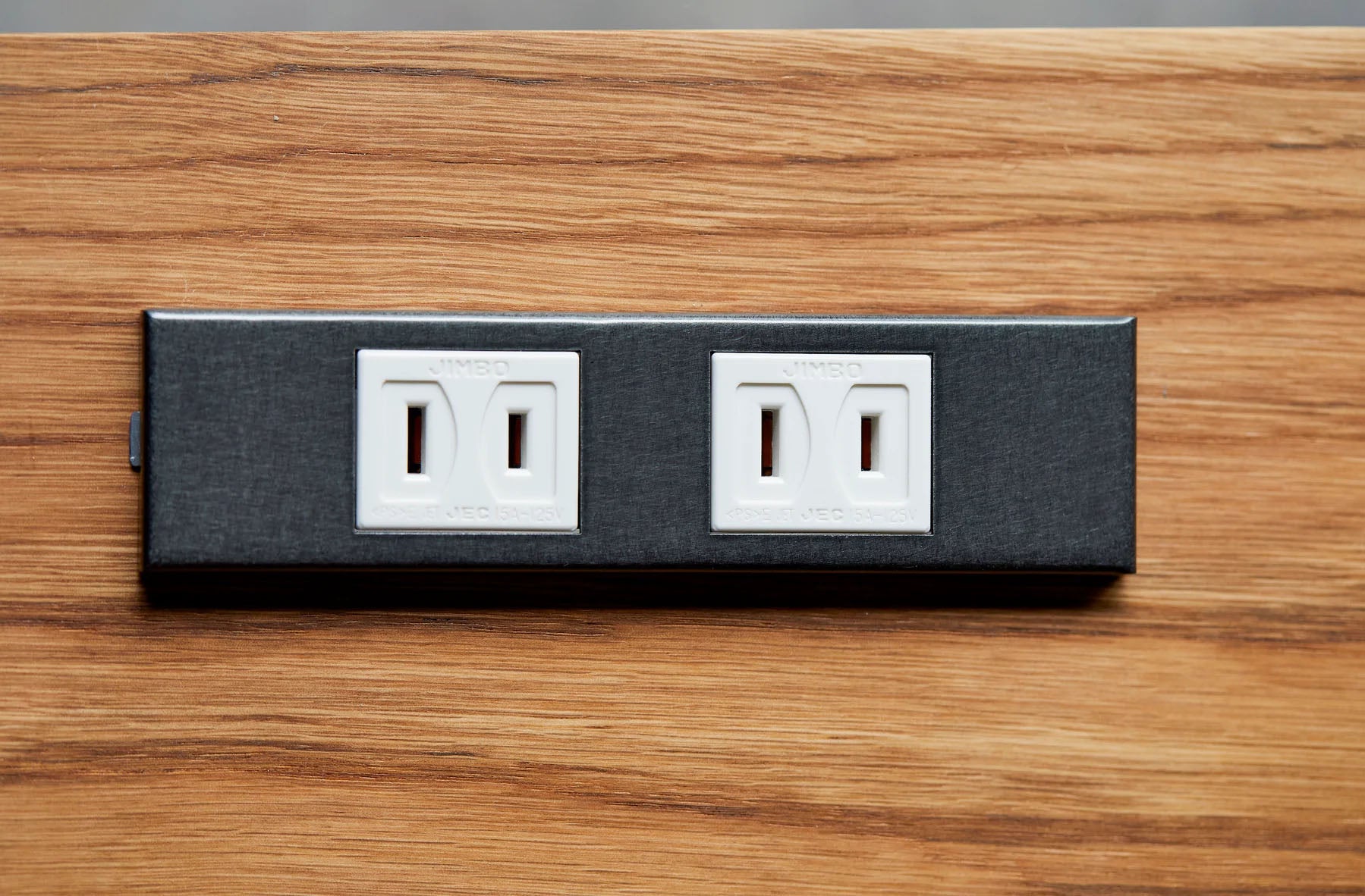 コンセンティックブラック バイブレーション 家具用プレート２口用 