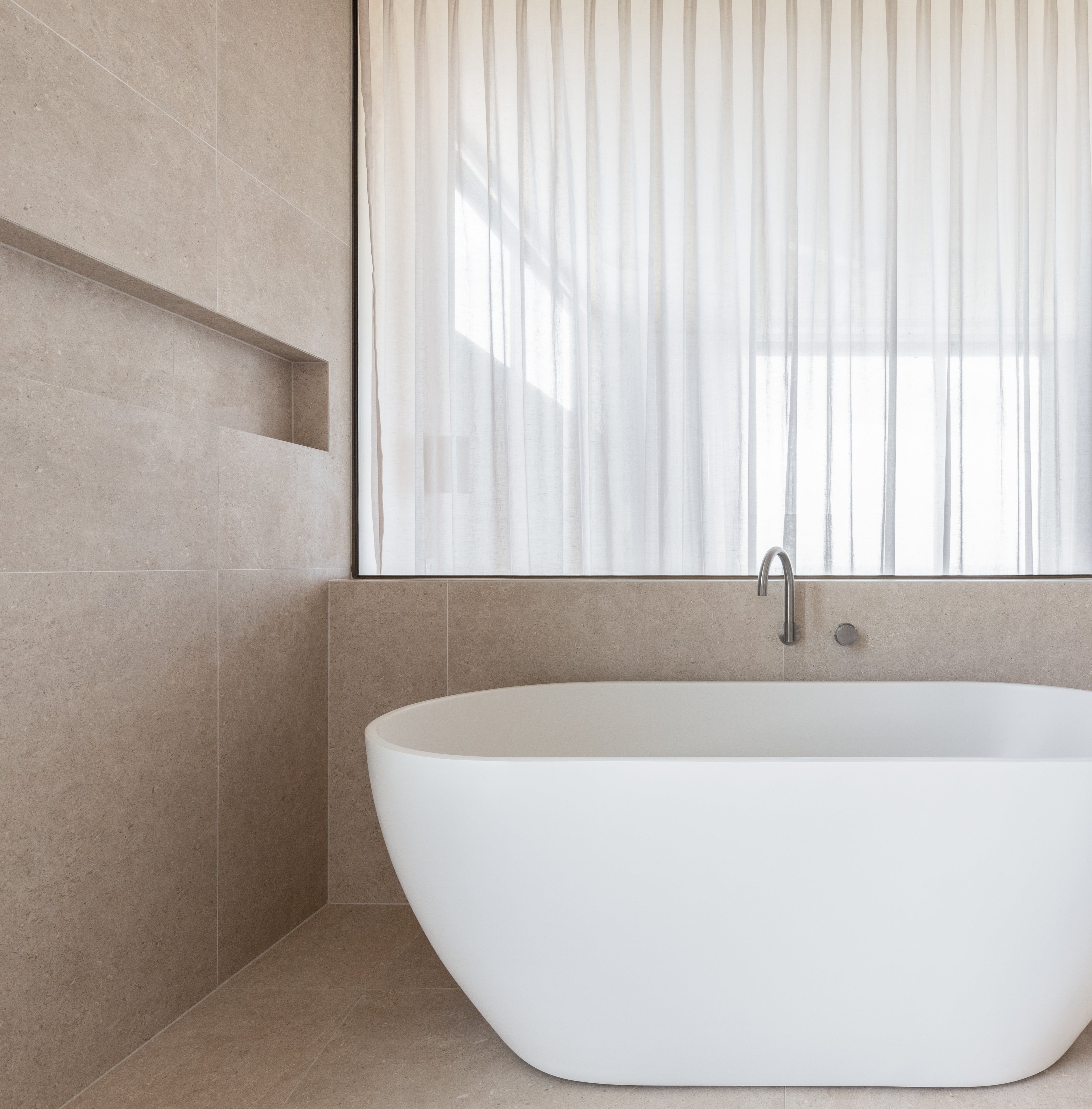 グースネックスイベル壁掛けバススパウト ニッケル