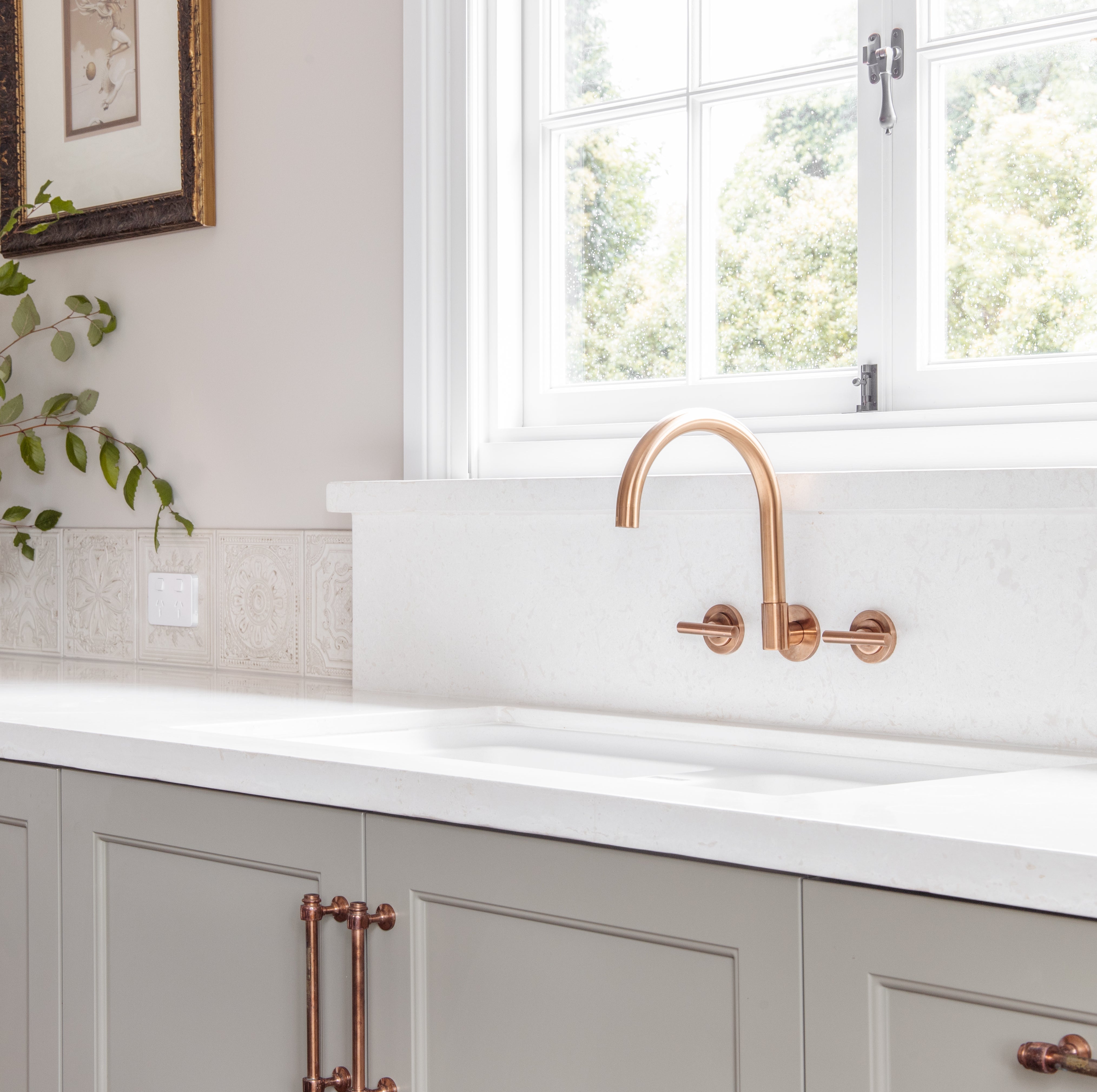 グースネックスイベル壁掛けバススパウト 銅