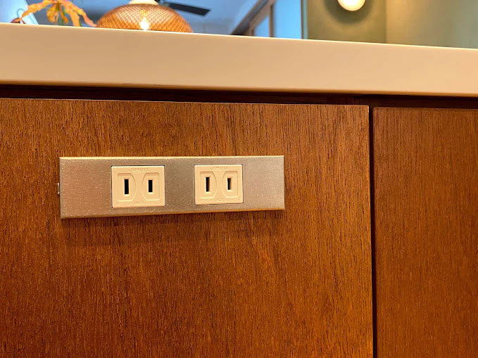 コンセンティック ステンレスバイブレーション 家具用プレート２口用 