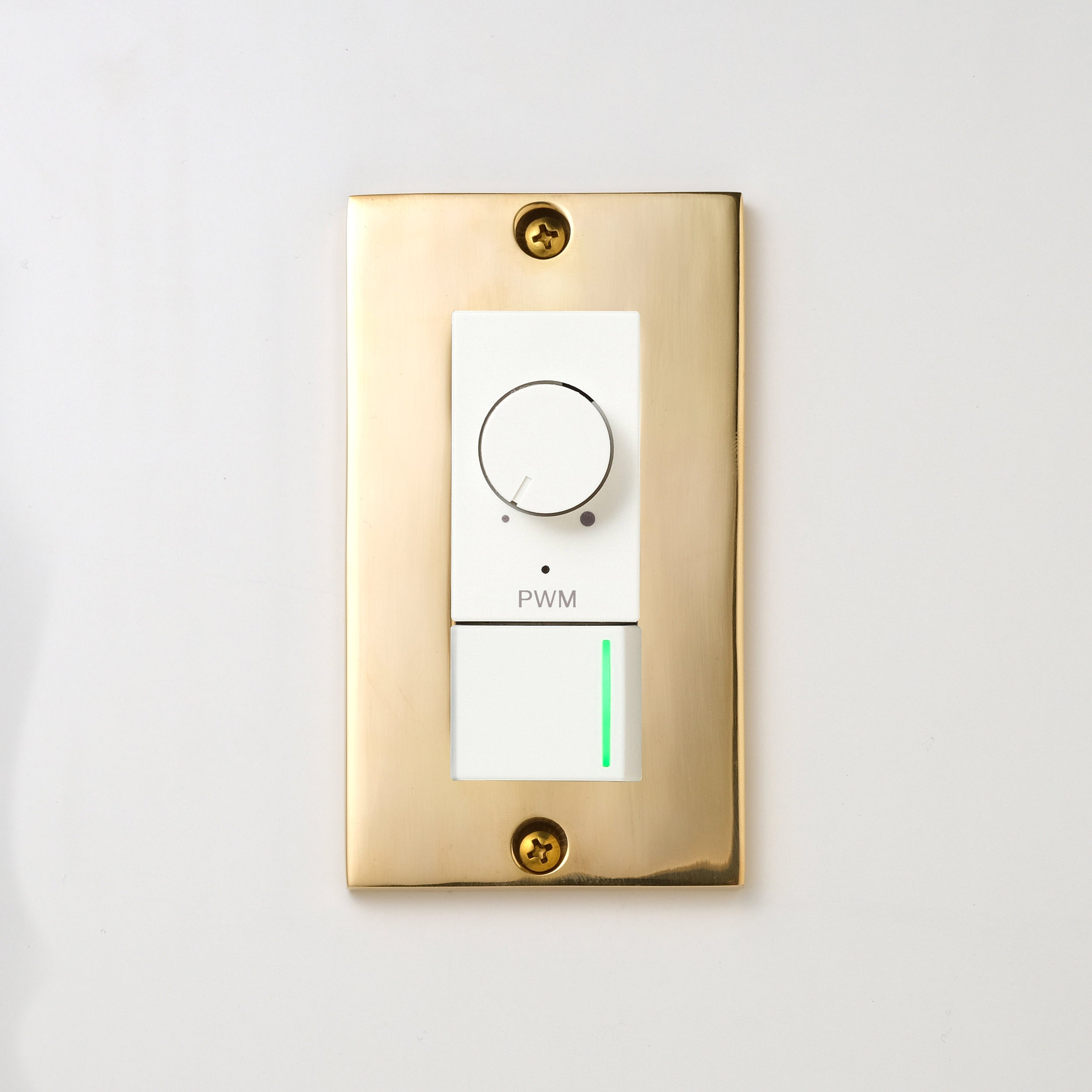 真鍮砂型鋳造（磨き）プレート <br>+ NK PWM制御方式(1ch)ライトコントロール＋片切、3路ガイドランプ（グリーン）スイッチ　 ホワイト