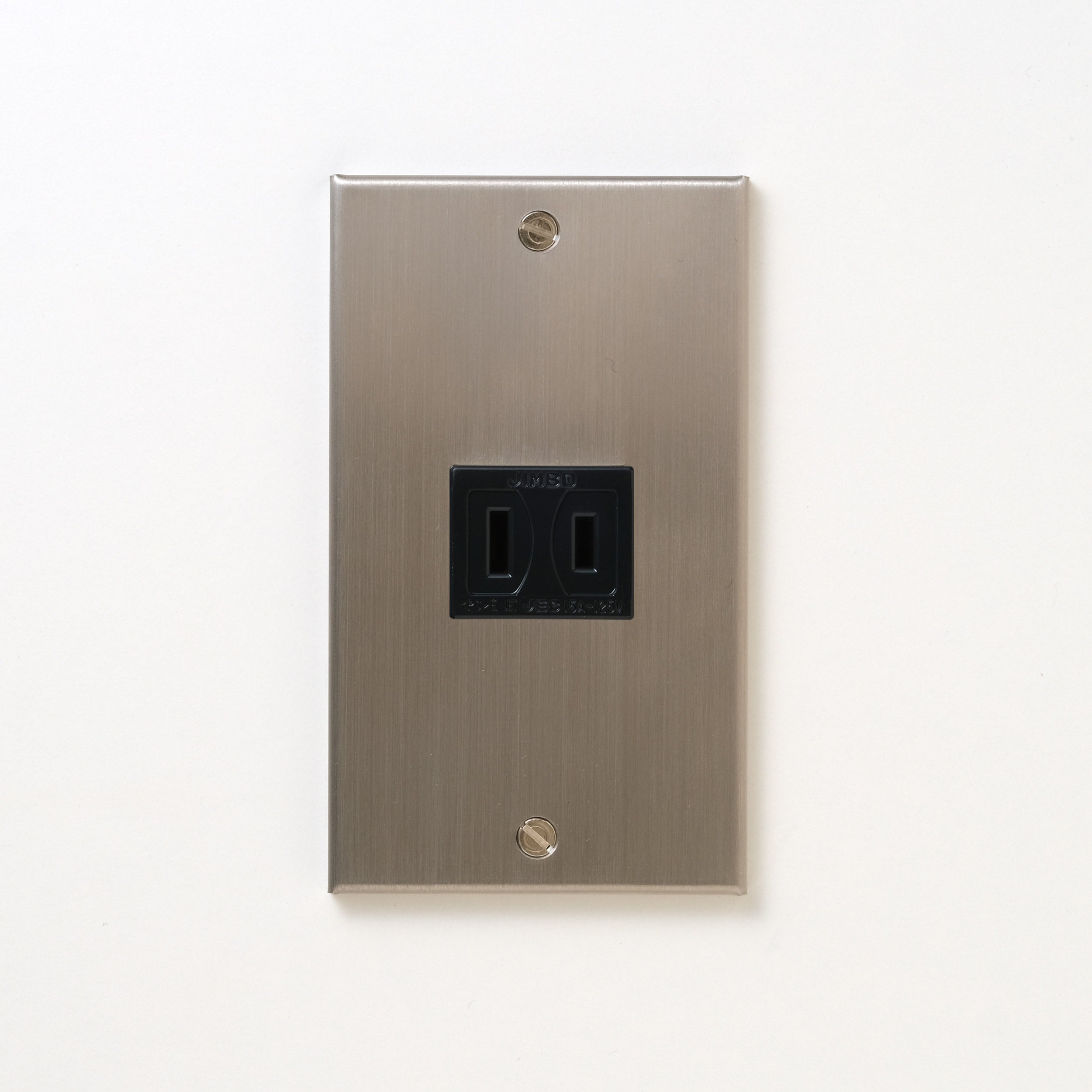 ステンレス（ヘアライン） プレート<br>+ NK 埋込コンセント ブラック