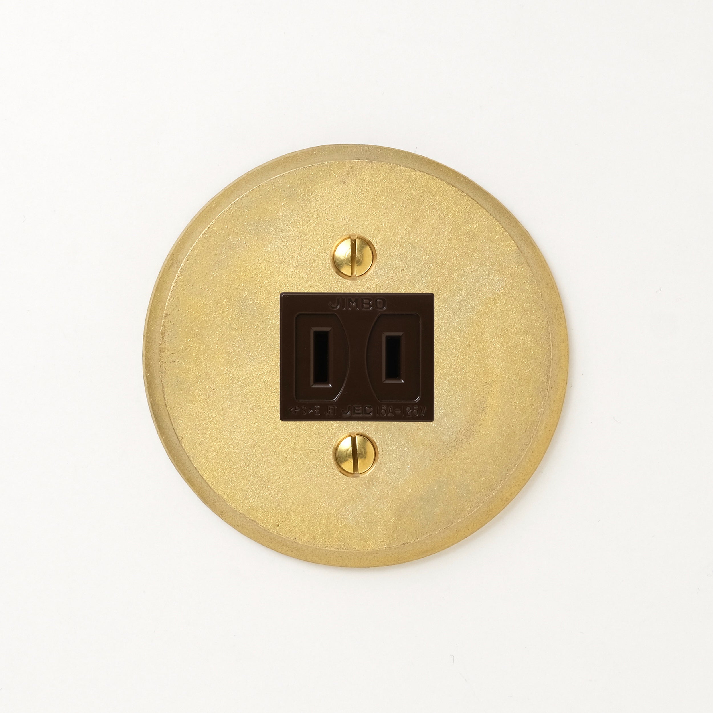 真鍮鋳造プレート（鋳肌） 半連１口用 丸 <br>+ NK 埋込コンセント チョコ