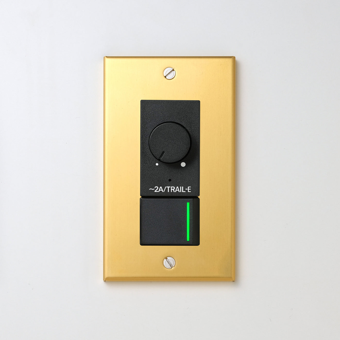 真鍮（素地） プレート <br>+ NK 逆位相制御方式ライトコントロール＋片切、3路ガイドランプ（グリーン）スイッチ　 ブラック
