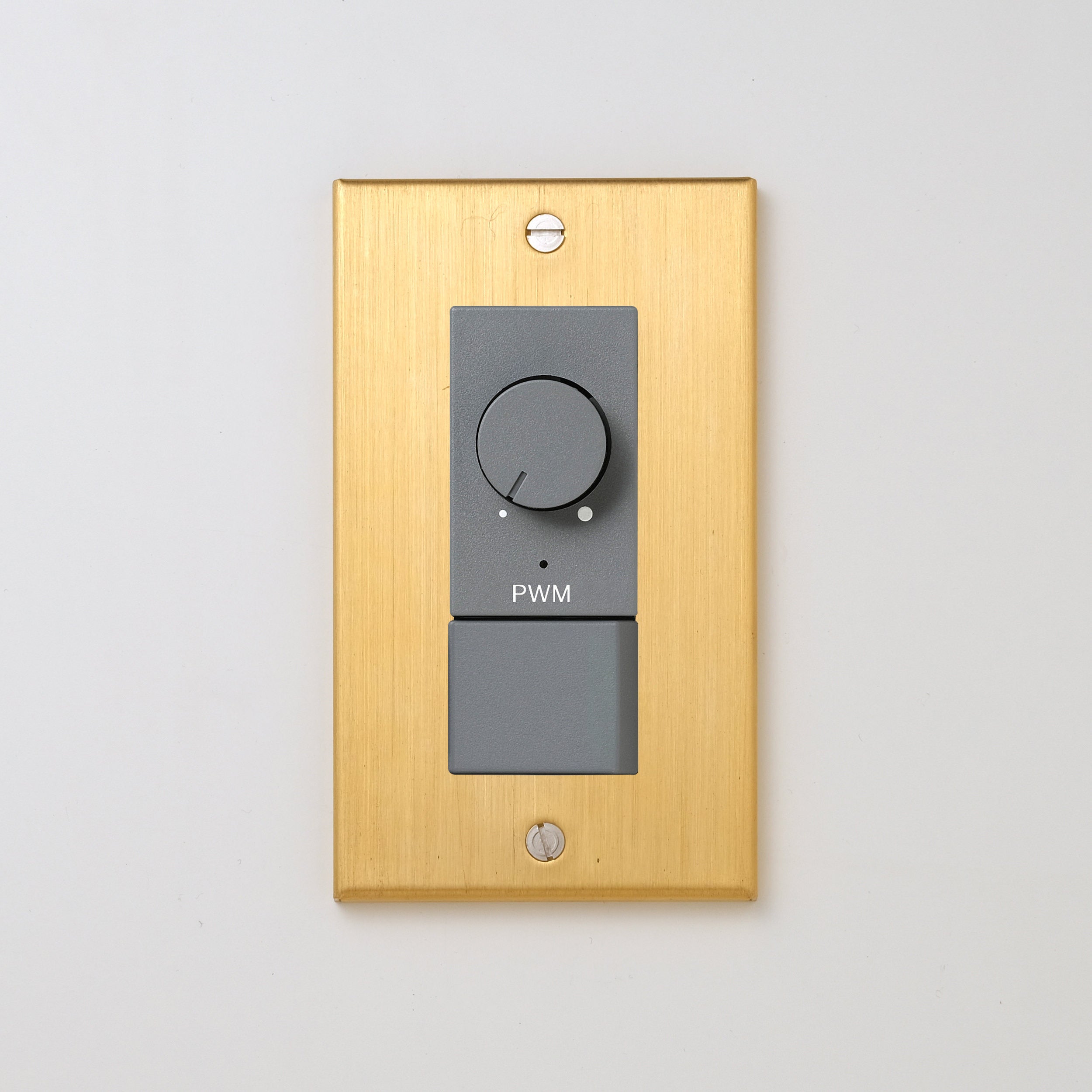 真鍮（ヘアライン） プレート <br>+ NK PWM制御方式(1ch)ライトコントロール＋片切、3路スイッチ　 グレー