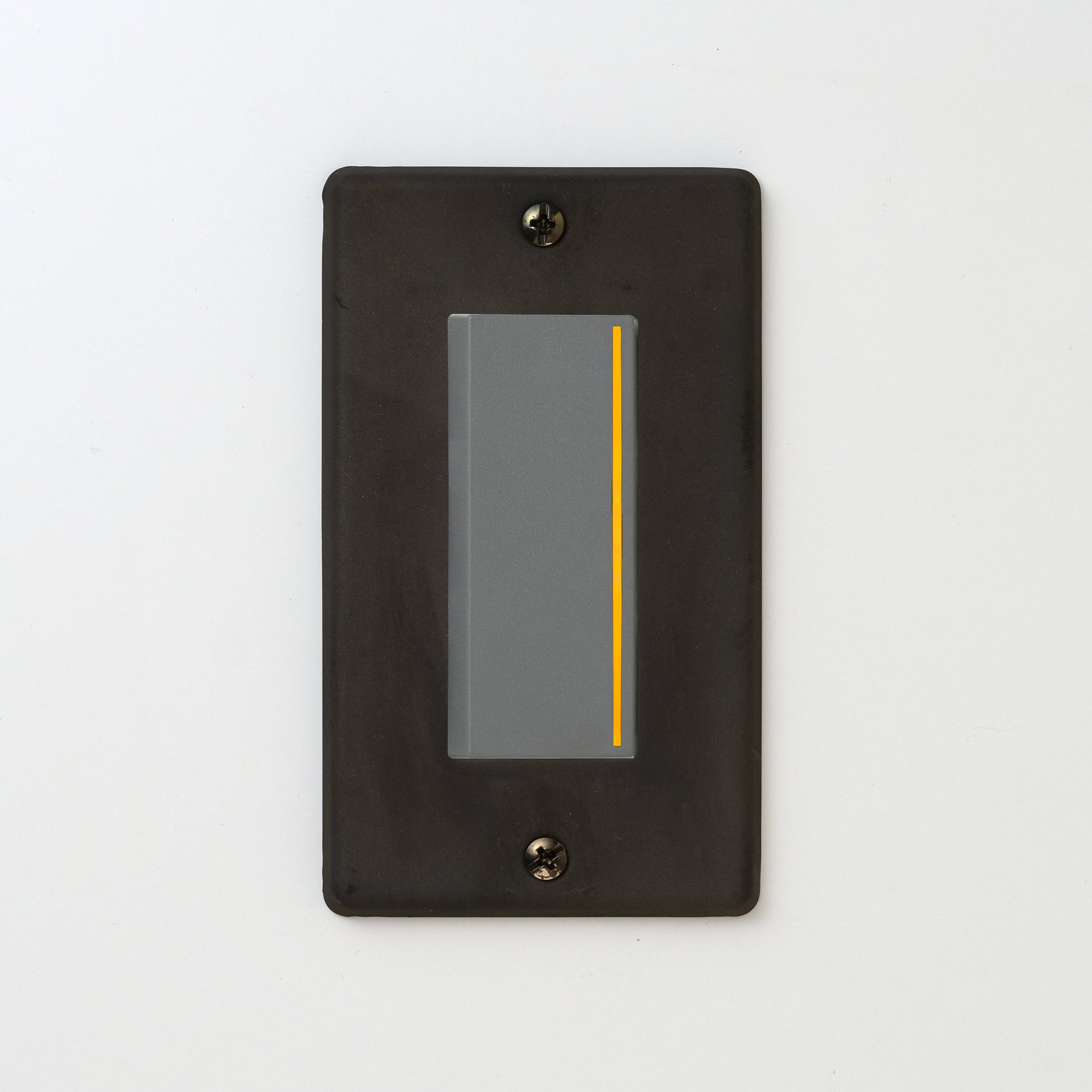 ステンレス（黒染）プレート <br>+ NK 片切、3路チェックランプ（オレンジ）付スイッチシングル  グレー