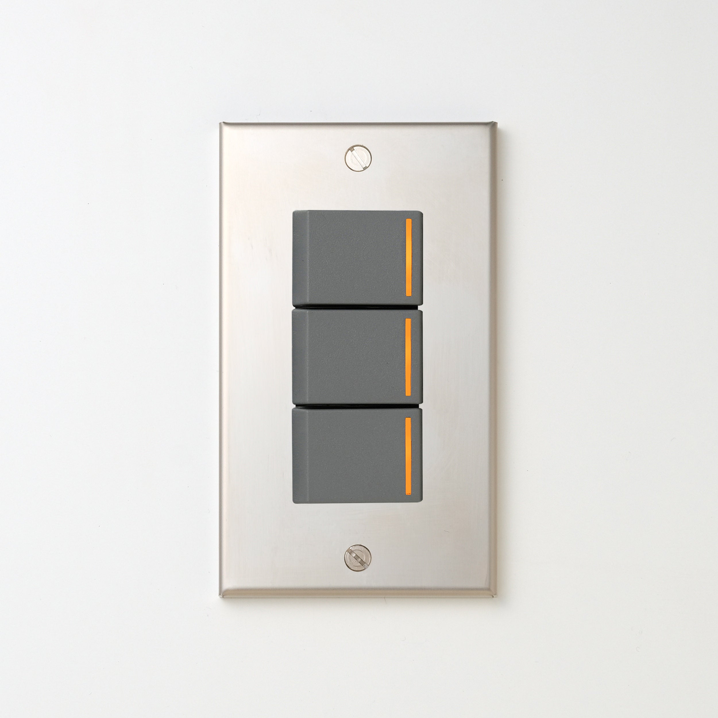 ステンレス素地 プレート <br>+ NK 片切、3路チェックランプ（オレンジ）スイッチトリプル  グレー
