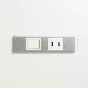 ステンレス（バイブレーション）家具用プレート<br>+ パナソニック 埋込スイッチ シングル ホワイト <br>+ NK 埋込コンセント ホワイト