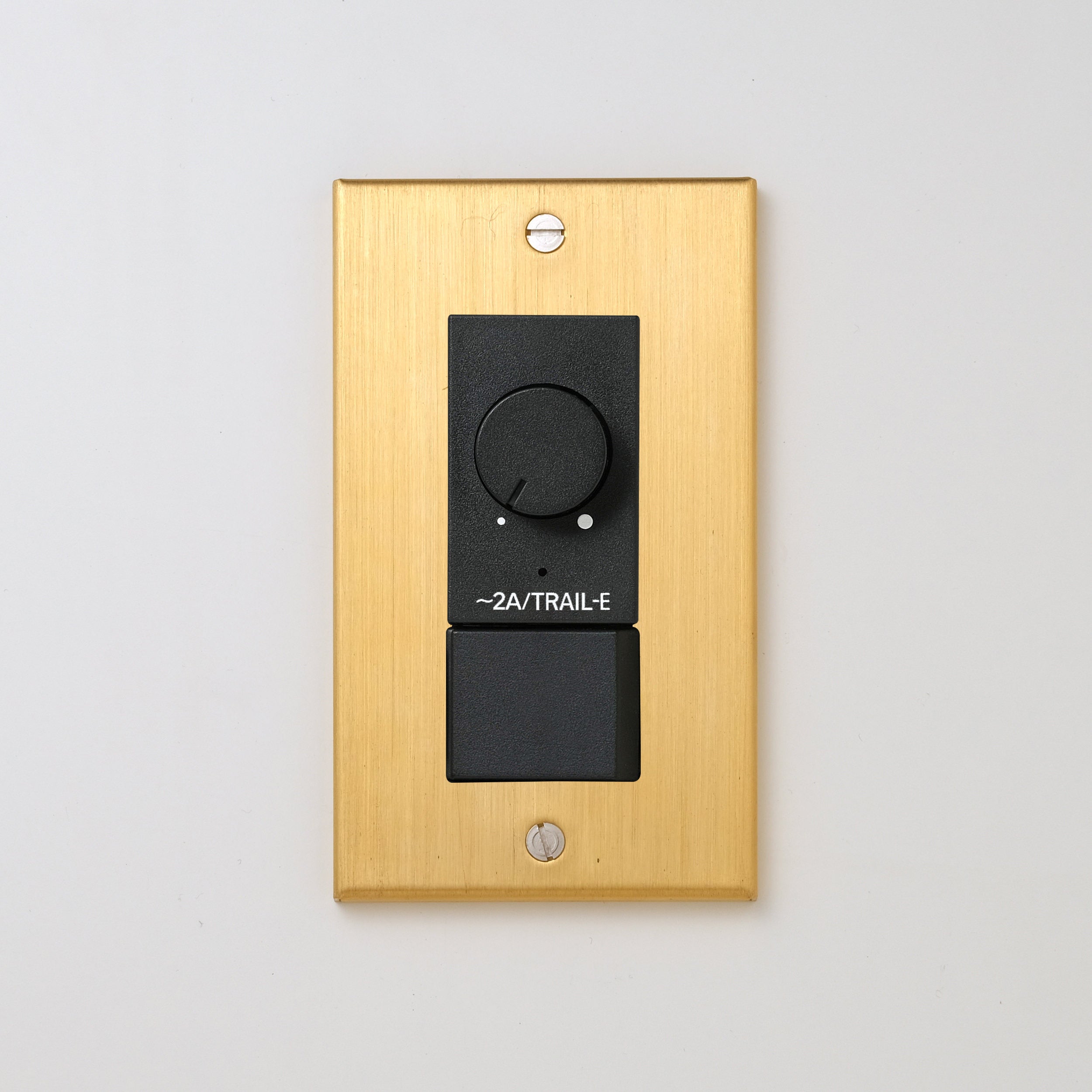 真鍮（ヘアライン） プレート <br>+ NK 逆位相制御方式ライトコントロール＋片切、3路スイッチ　 ブラック