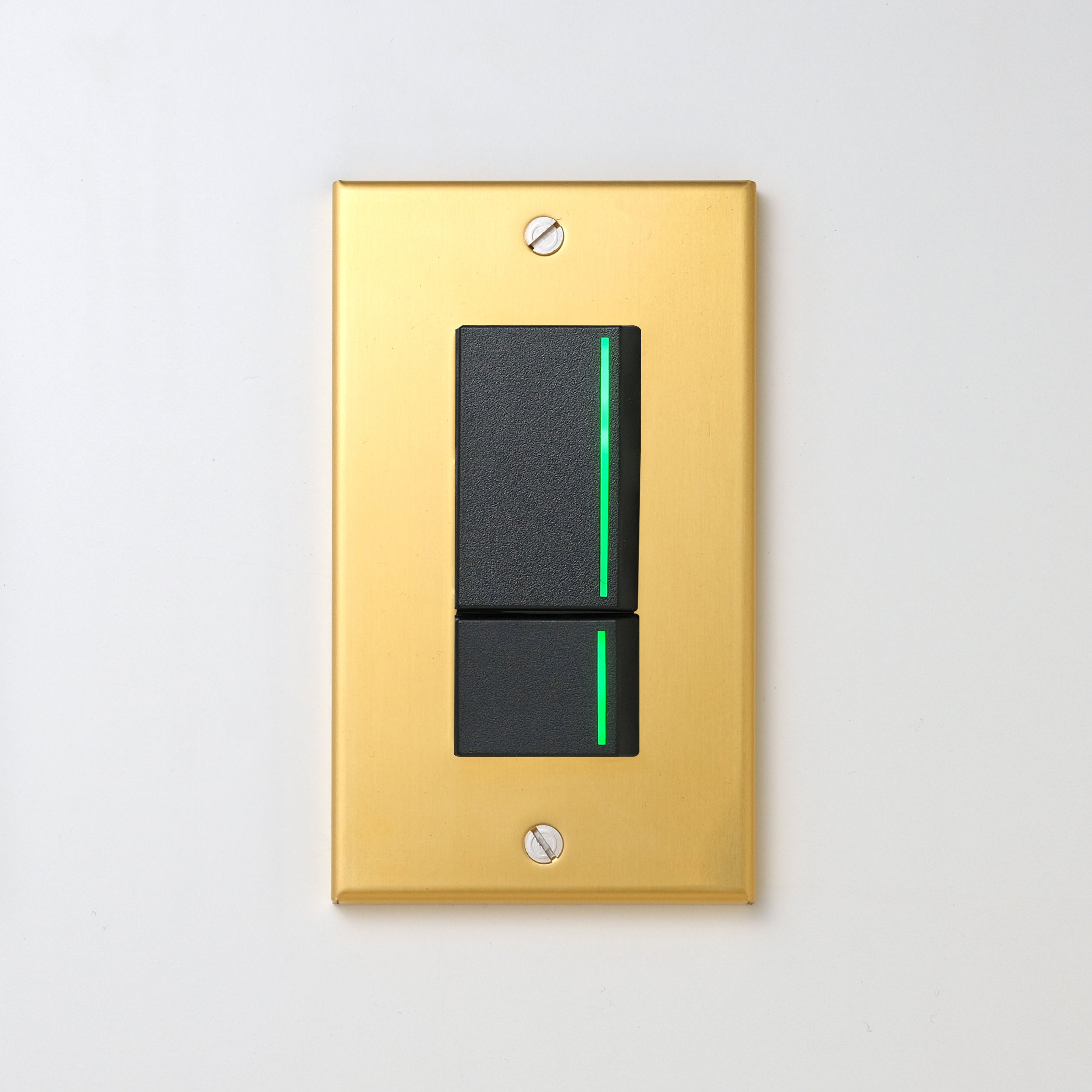 真鍮（素地） プレート <br>+ NK 片切、3路ガイドランプ（グリーン）スイッチダブル（上段大）  ブラック