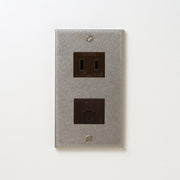 ステンレス（バイブレーション）プレート<br>+ NK 埋込モジュラジャック6極2心 チョコ <br>+ NK 埋込コンセント チョコ