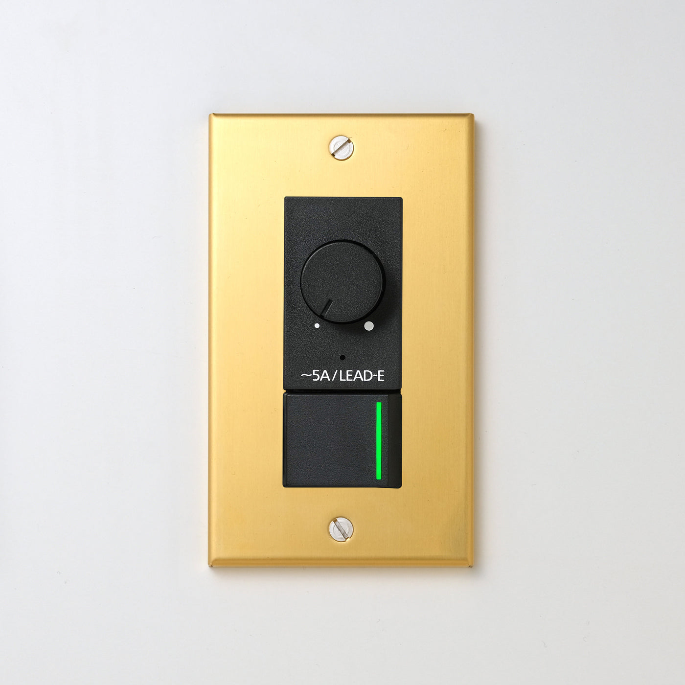 真鍮（素地） プレート <br>+ NK 正位相制御方式ライトコントロール＋片切、3路ガイドランプ（グリーン）スイッチ　 ブラック