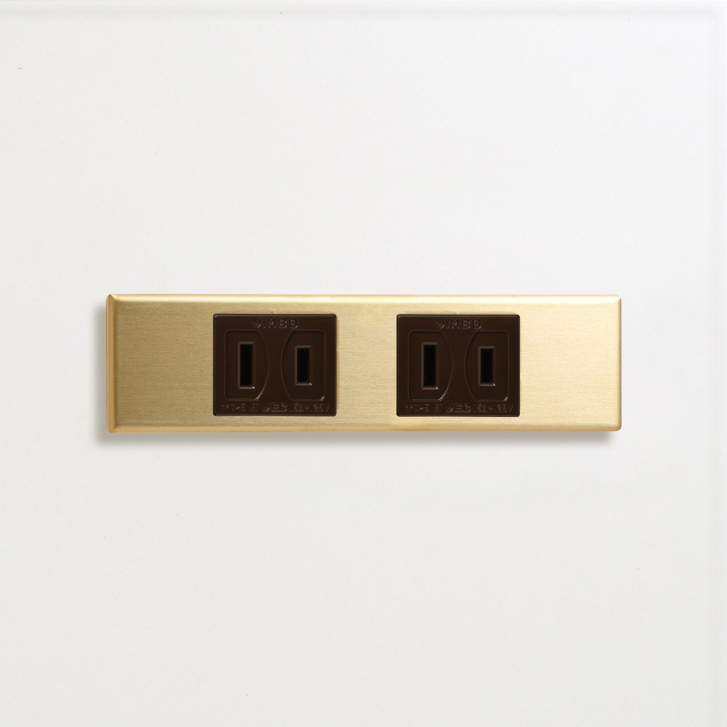 真鍮（素地） 家具用プレート<br>+ NK 埋込コンセント チョコ ×２